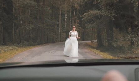 Красивая невеста сбежала со свадьбы и вот что с ней произошло потом..