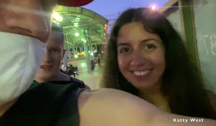 Как русская девушка познакомилась с двумя парнями и дала им прямо в поезде