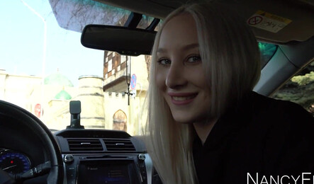 Симпатичная русская блондинка делает минет незнакомцу за 300 долларов